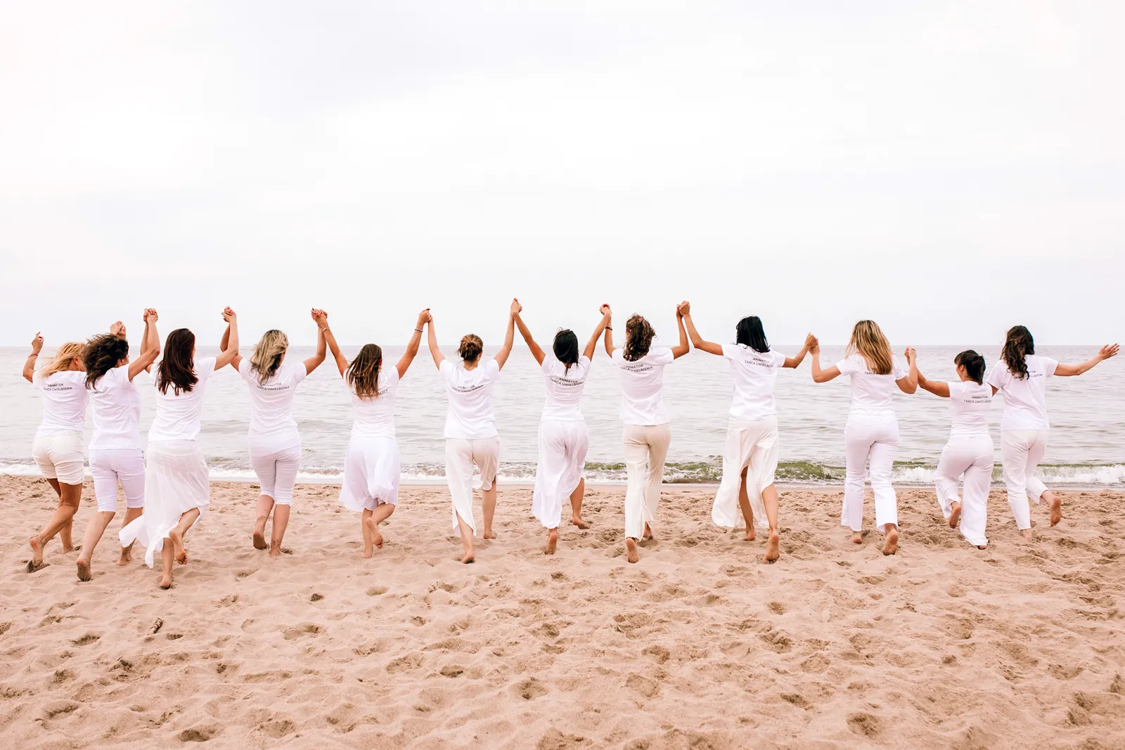 Uczestniczki Worship Style na plaży